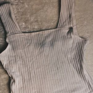 White ribbed cropped tank top